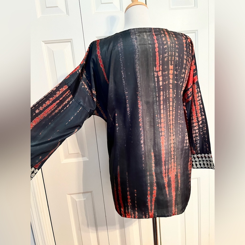 Caite and Kyla Brielle Polysilk Embroidered Blouse. Size Small- Oversized - Picture 8 of 11